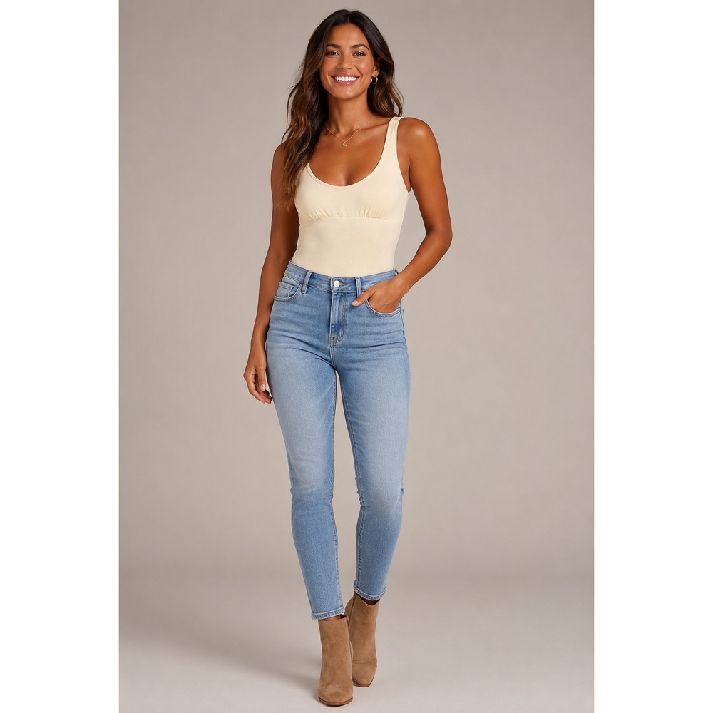 OQQ Women Cream Ribbed Sleeveless Scoop Neck Shaping Bodysuit Size Medium